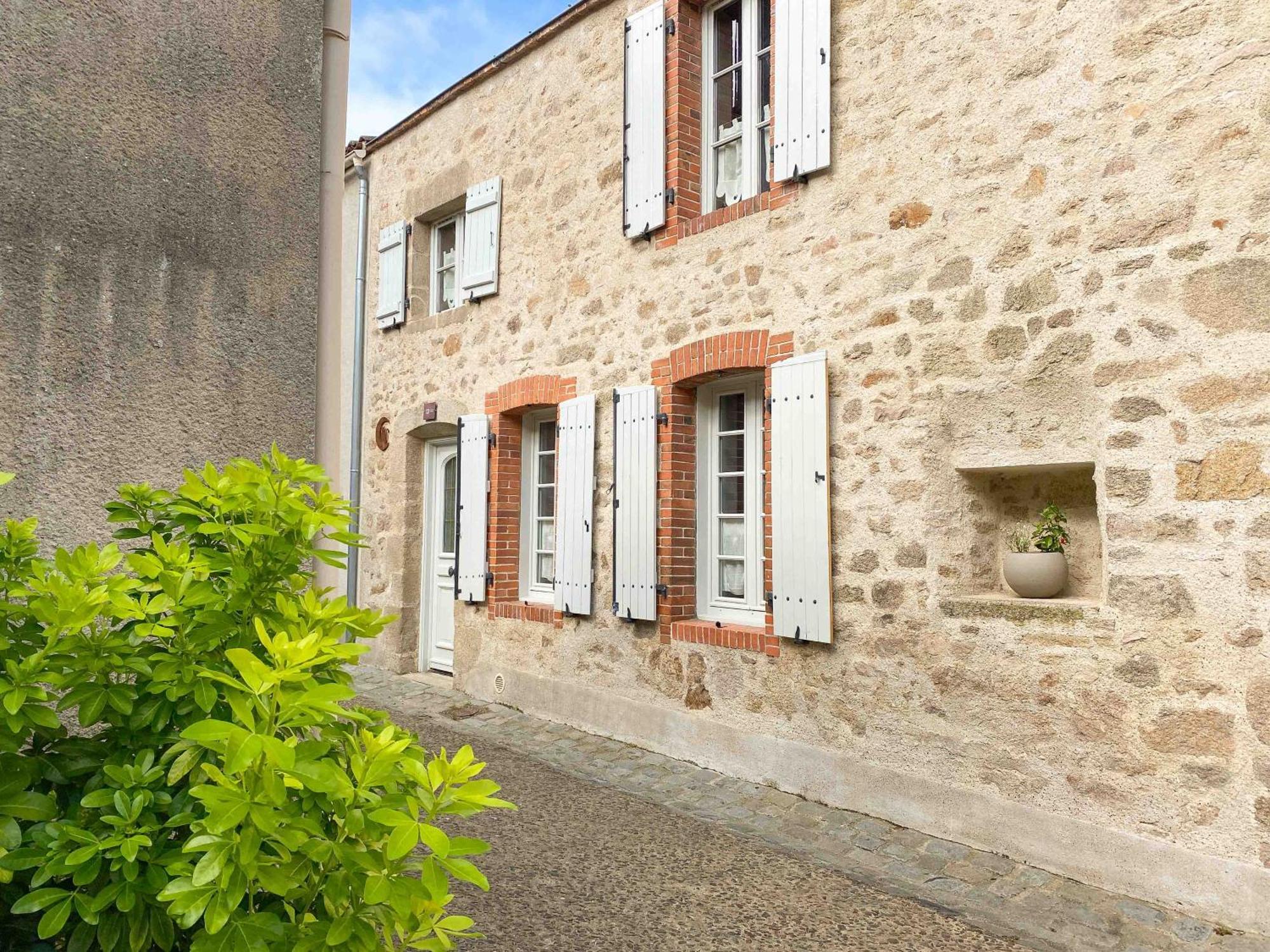 Le Logis De La Forge A 10 Min Du Puy Dufou Villa Mortagne-sur-Sevre Exteriör bild